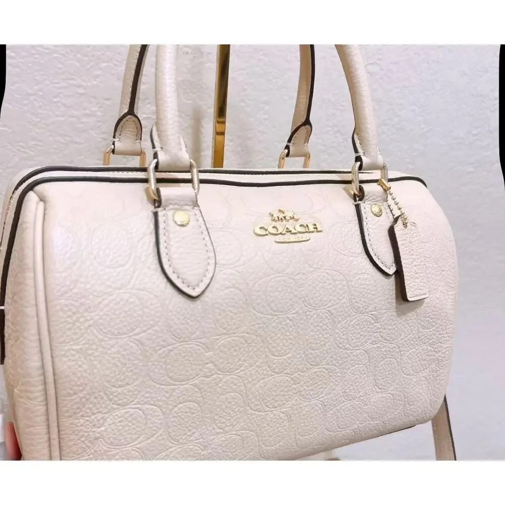 B16-001 NWT Coach Oat Signature Pebbled Leather Medium Rowan